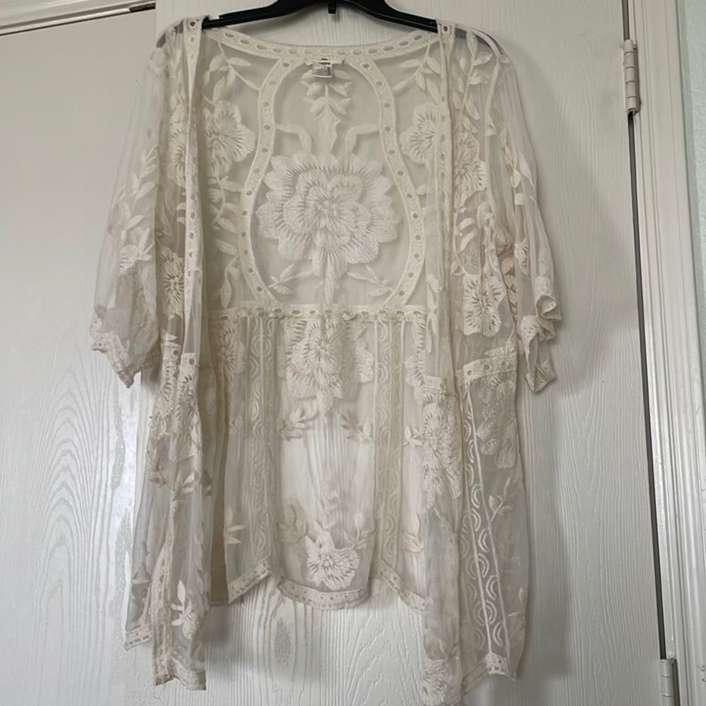 White Floral Lace Kimono - shrug cardigan cream embroidered embroidery bohemian